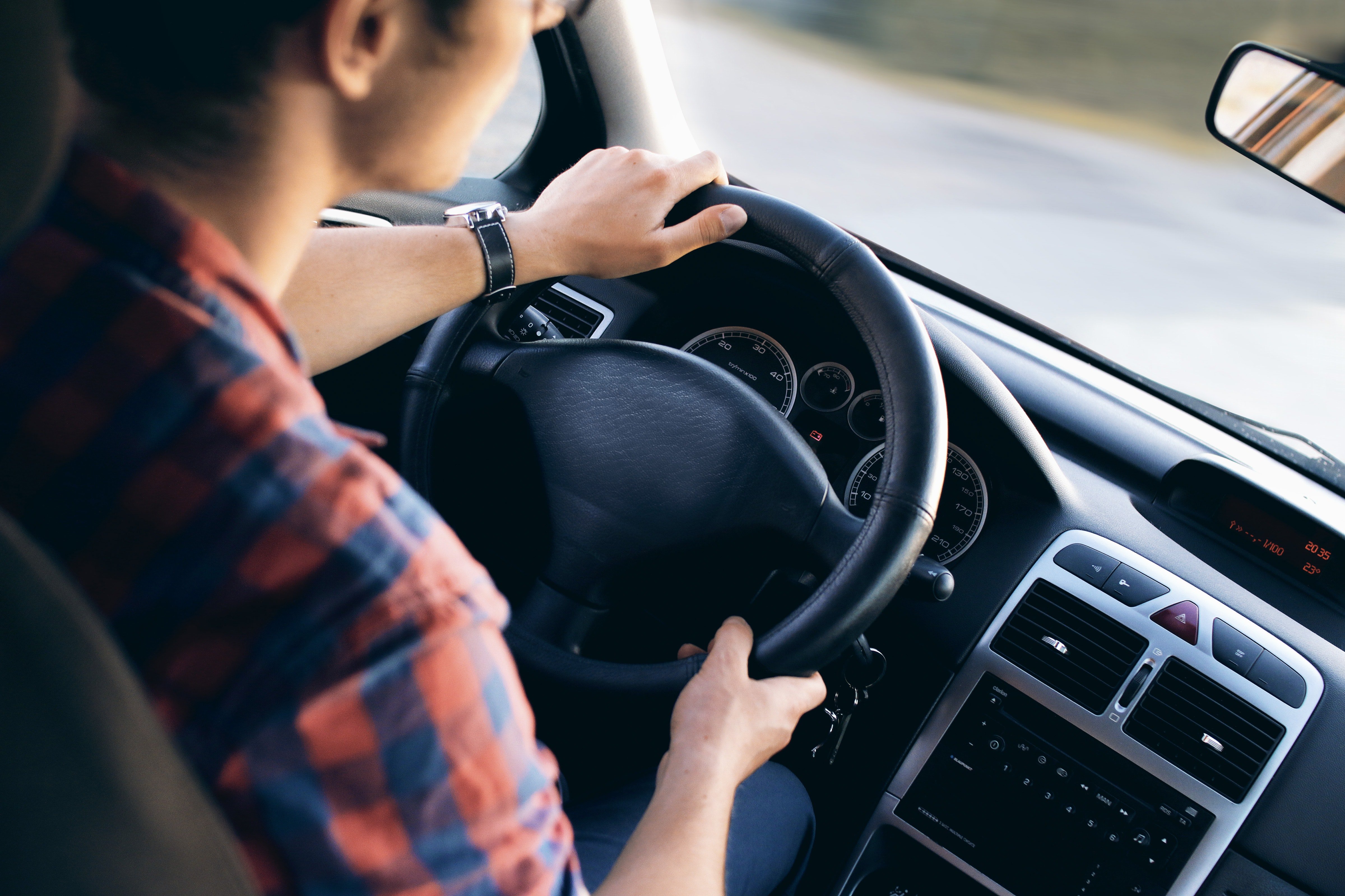 A man driving his car. | Source: Pexels