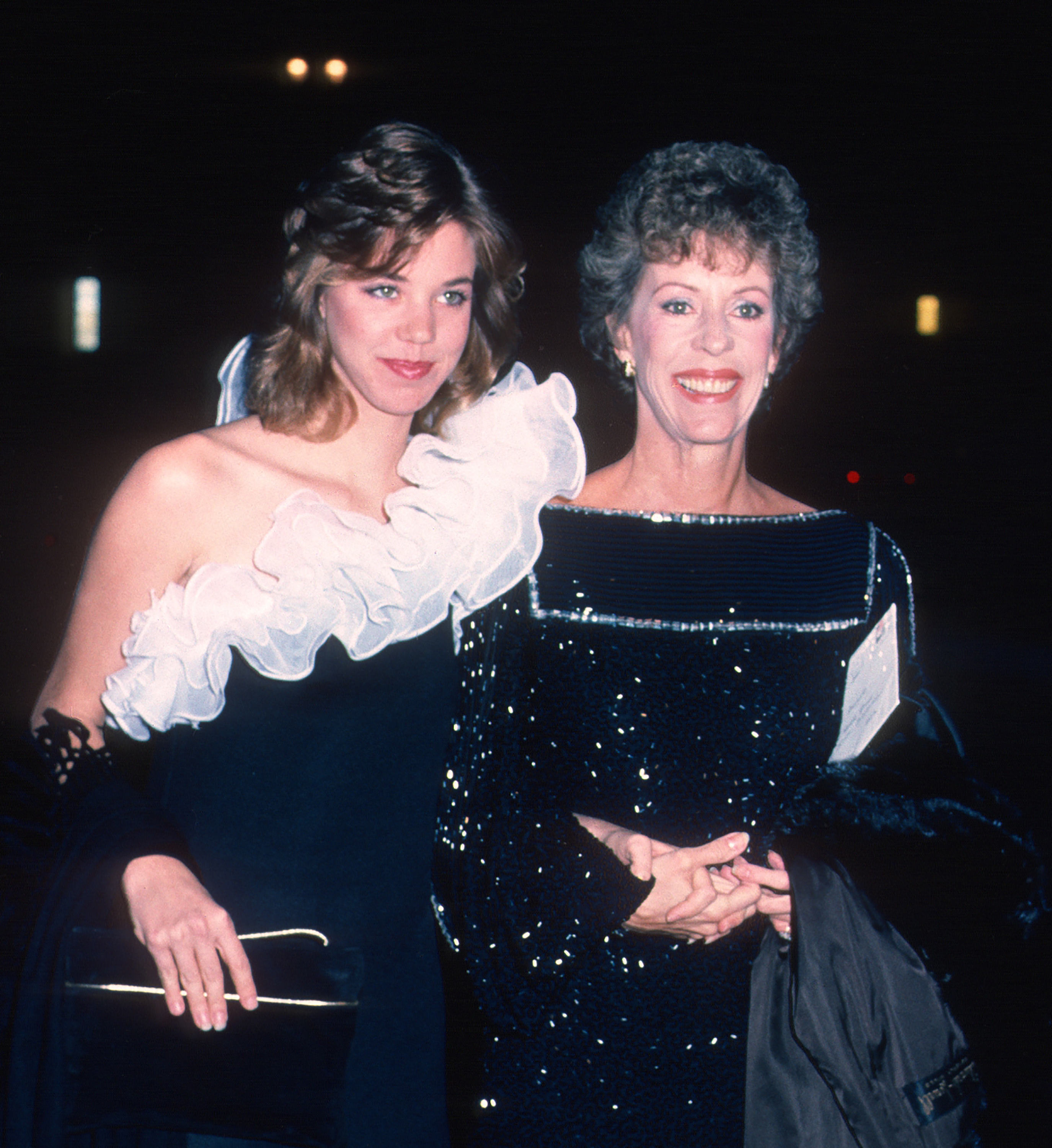 Carrie Hamilton and her mother Carol Burnett in Washington, in 1983. | Source: Getty Images