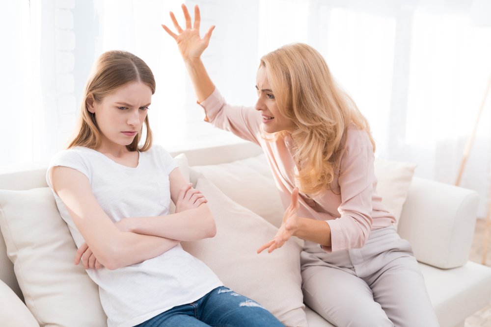 Mom and a teenage daughter are arguing with each other | Photo: Shutterstock