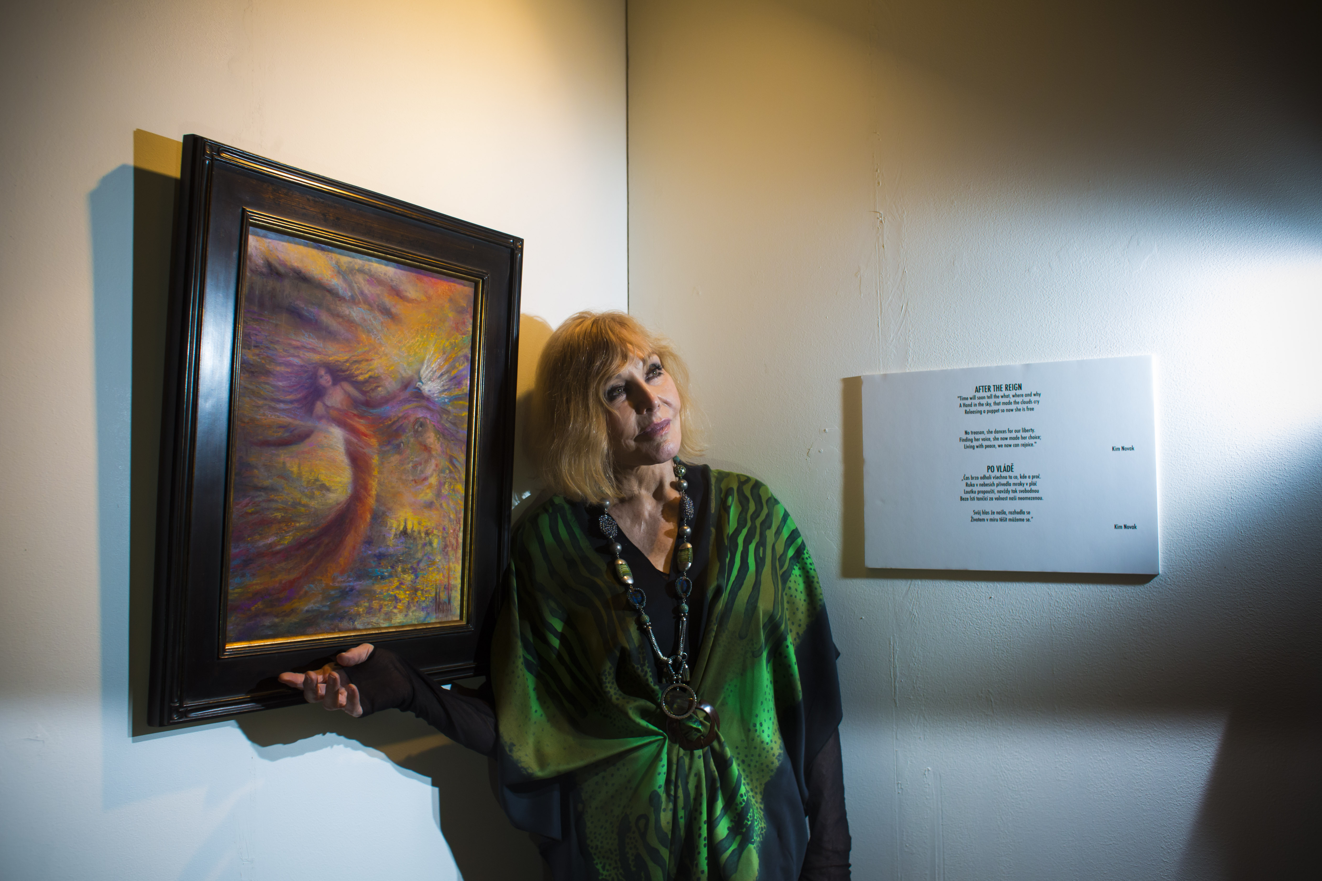 Kim Novak poses with her painting at a photocall during the Febiofest Prague International Film Festival in Prague, Czech Republic, on March 20, 2015. | Source: Getty Images