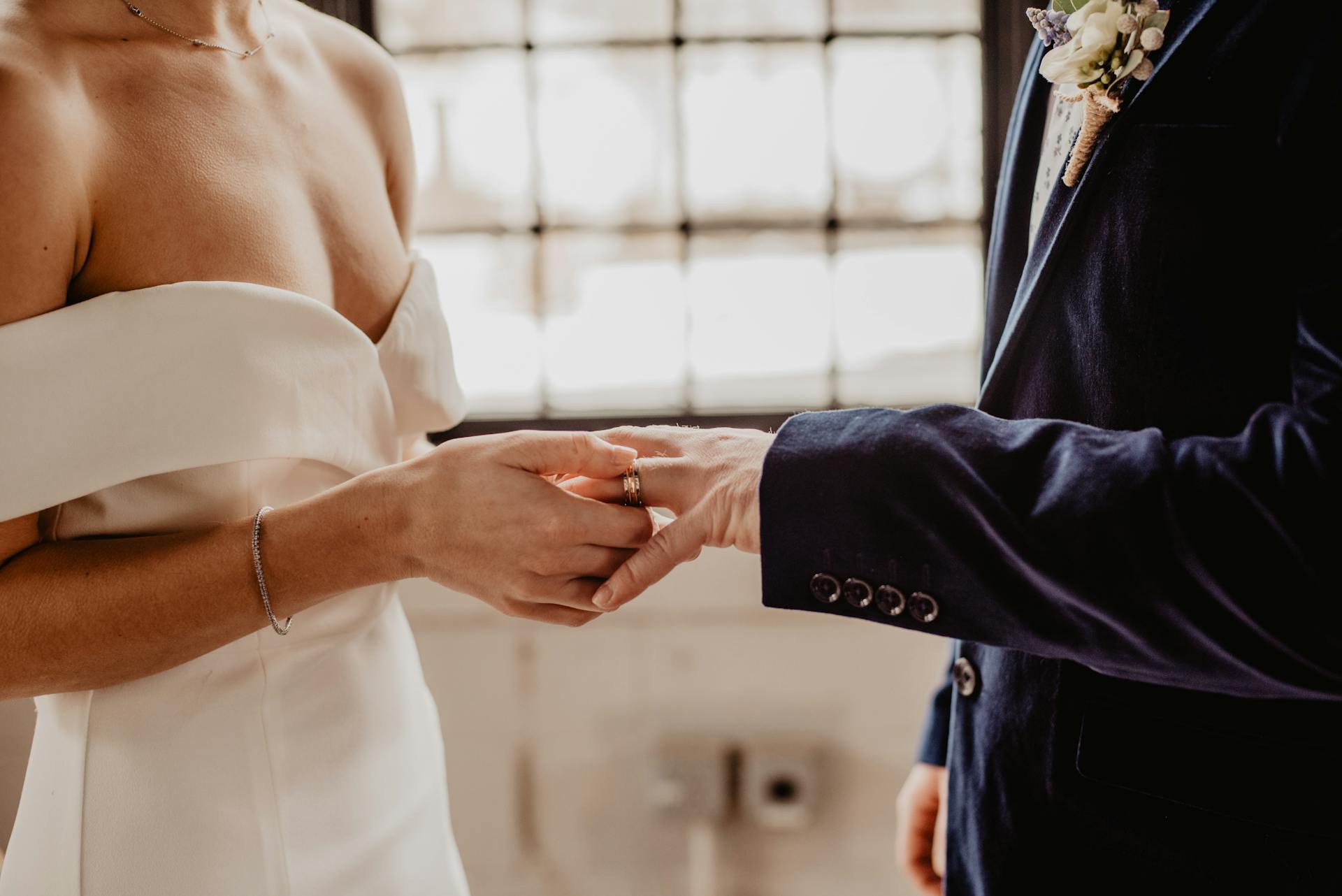 A couple exchanging vows | Source: Pexels