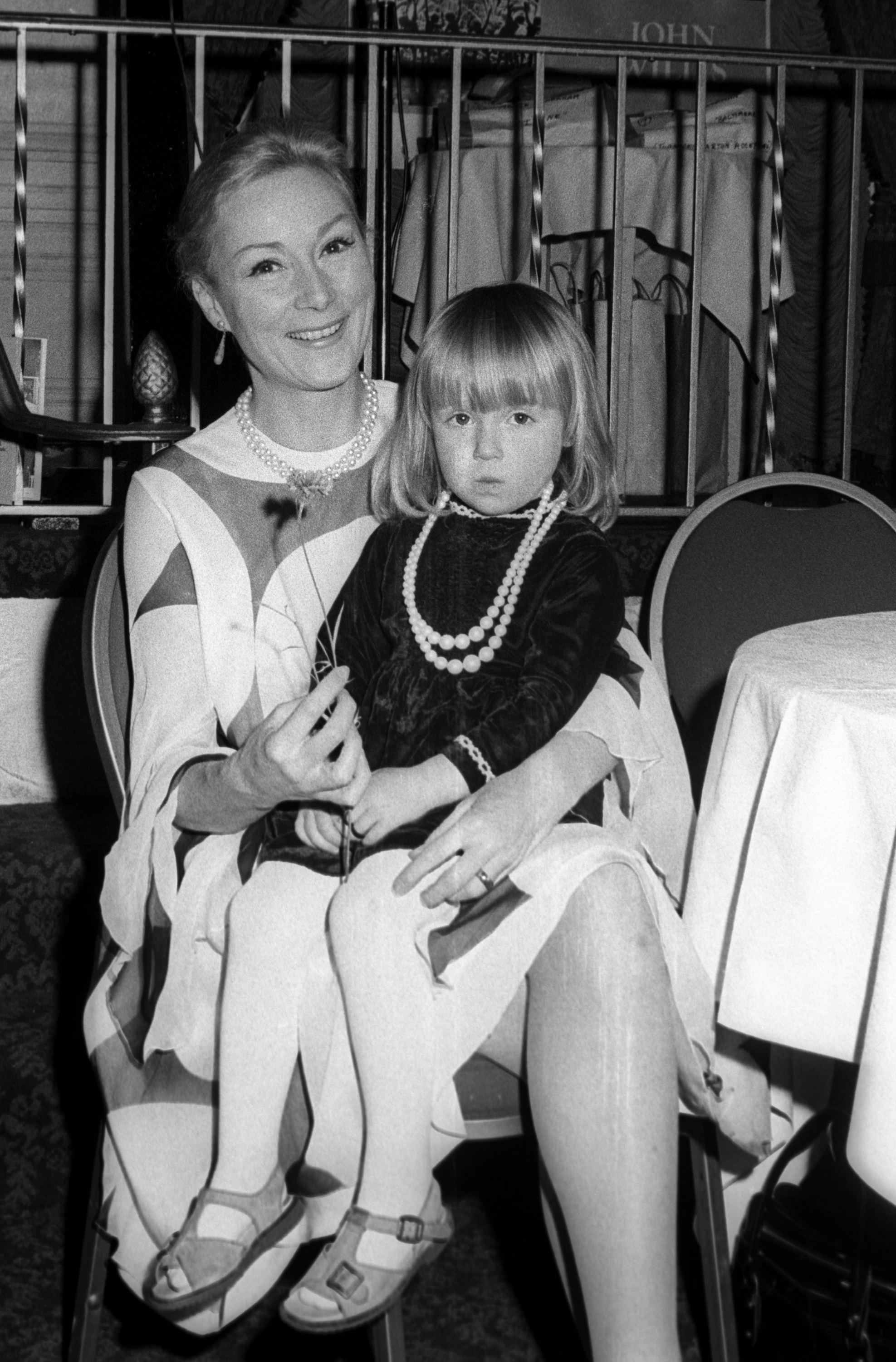 Rosemary Harris and Jennifer Ehle attend Sol Hurok Party on May 21, 1973 | Source: Getty Images