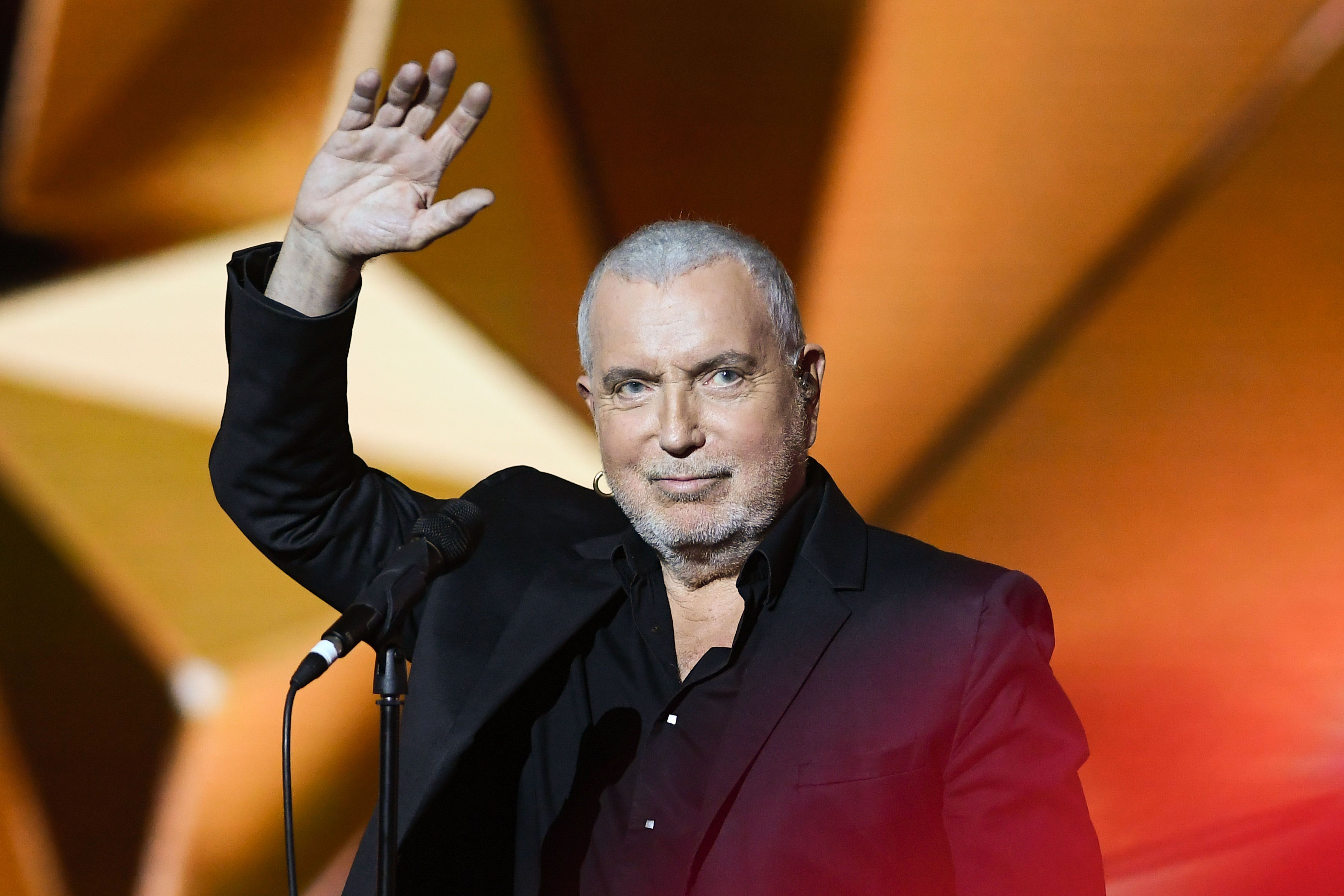 Le chanteur Bernard Lavilliers effectue lors de la 33e "Les Victoires De La Musique" à La Seine Musicale le 9 février 2018 à Boulogne-Billancourt, France. | Photo : Getty Images