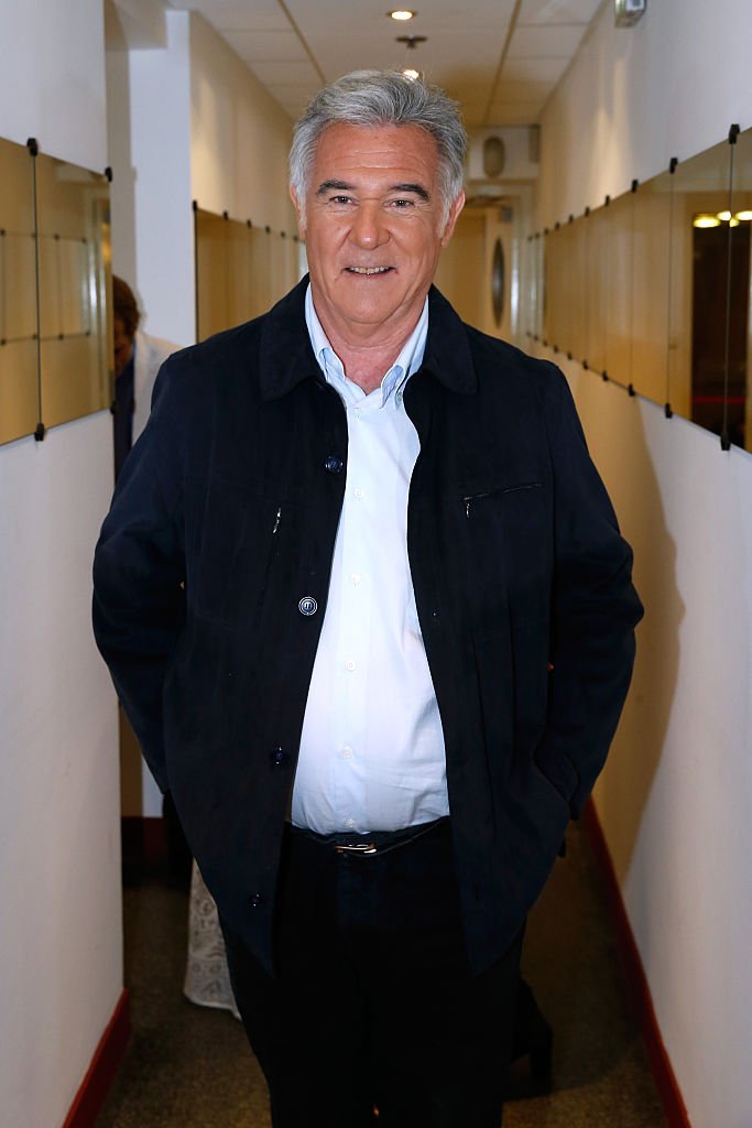 Georges Pernoud présente son livre 'Bon vent!' au cours de l'émission de télévision française 'Vivement Dimanche' au Pavillon Gabriel le 23 septembre 2015 à Paris, France. | Photo : Getty Images