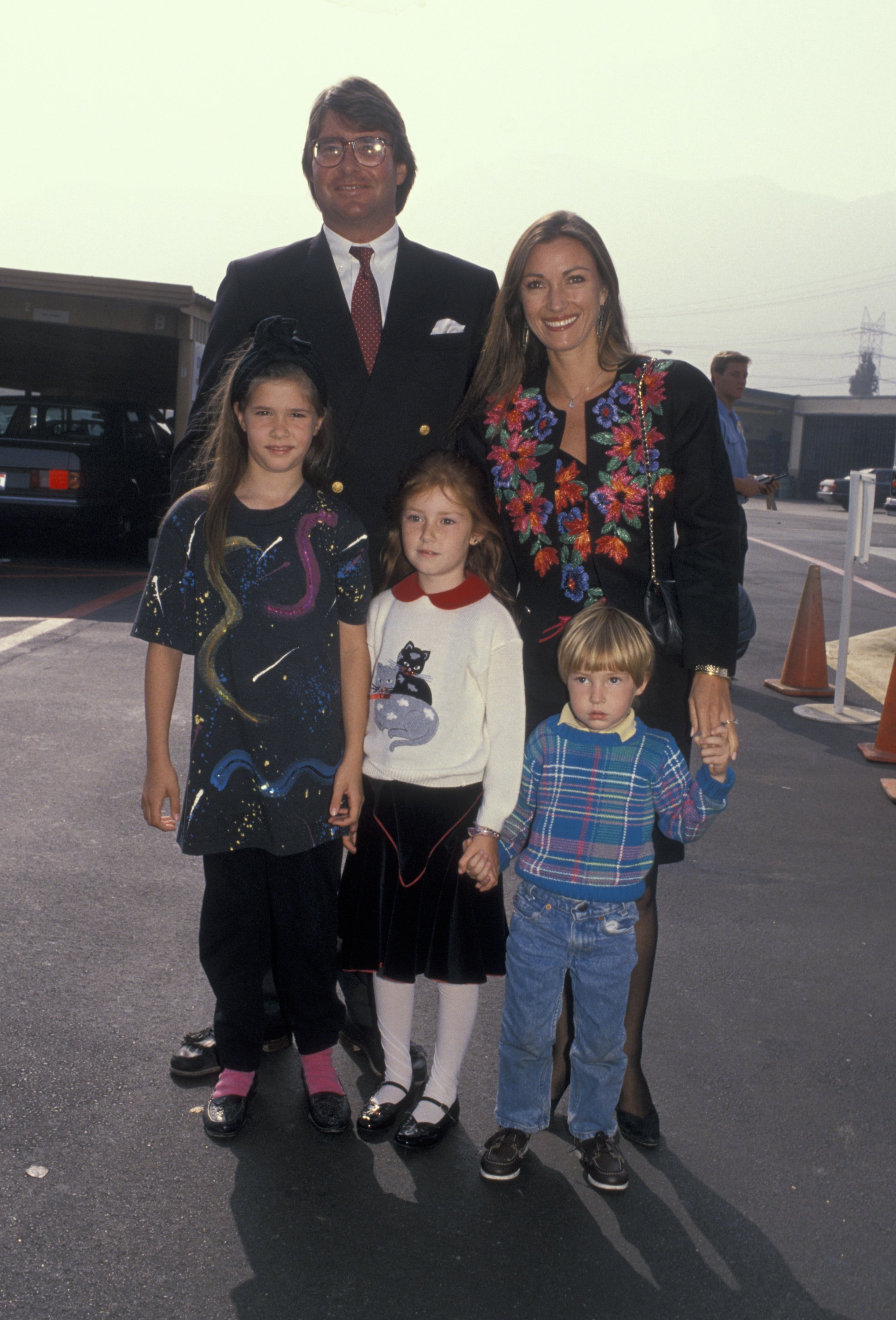 David Flynn, Jane Seymour with their children Jennifer, Katherine, and Sean Flynn at the "Oliver & Company" Los Angeles premiere on November 6, 1988. | Source: Getty Images