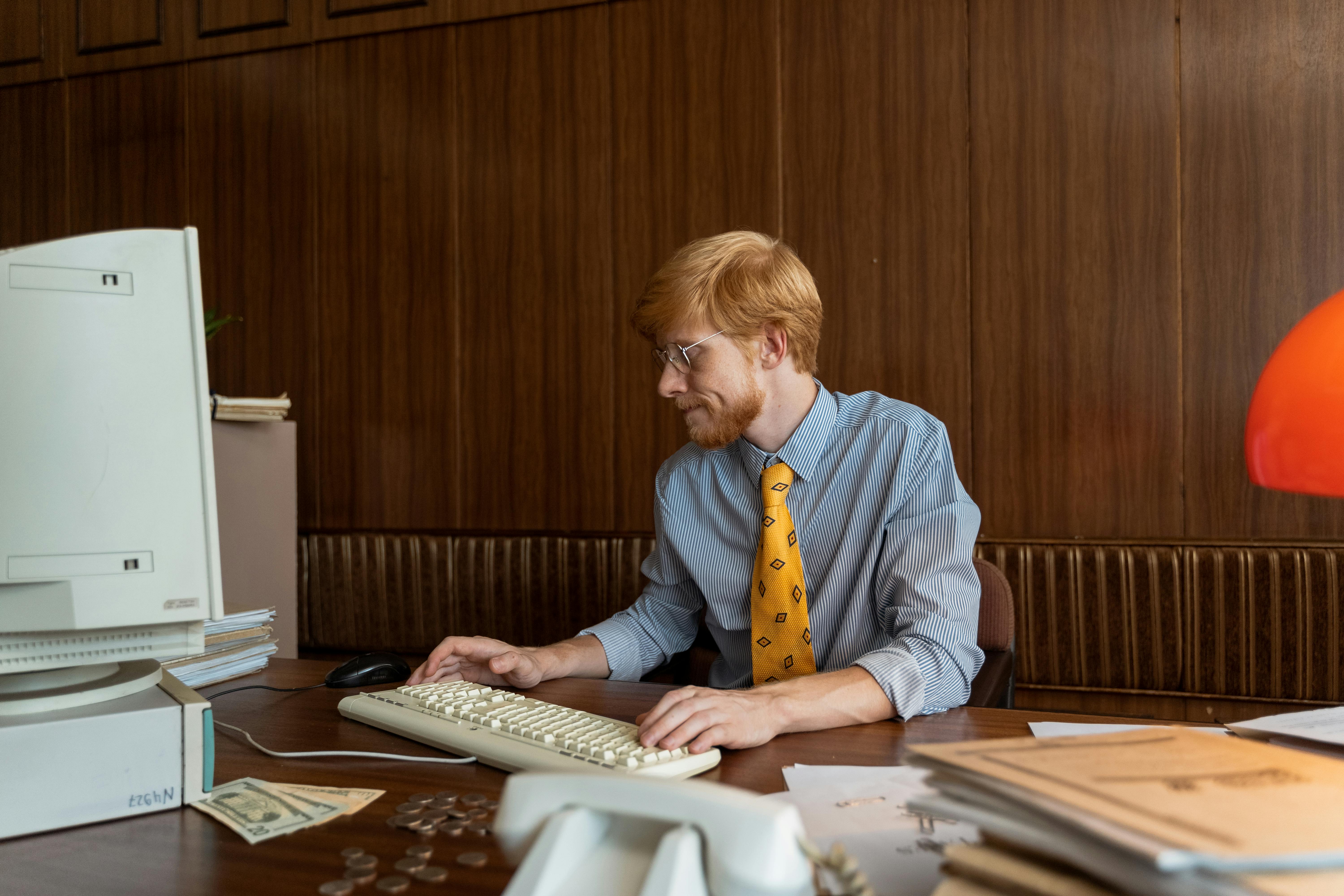 A man working on his computer | Source: Pexels