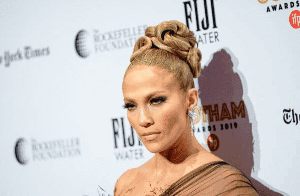 Jennifer Lopez pose sur le tapis rouge aux IFP Gotham Awards 2019, le 02 décembre 2019 à New York | Source: Getty Images (Photo de Roy Rochlin / WireImage)