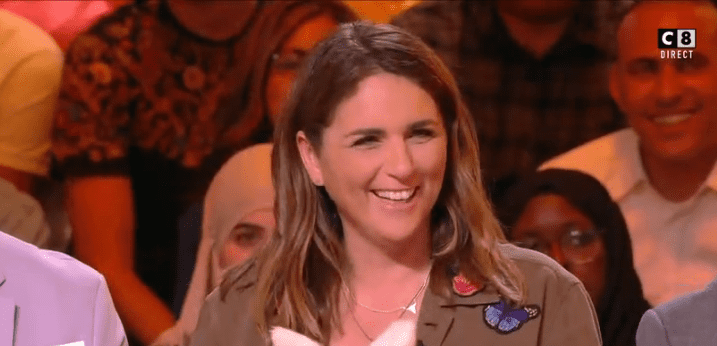 Valérie Bénaïm rigole avec Cyril Hanouna sur le plateau de TPMP. | Daily Motion/TéléStar