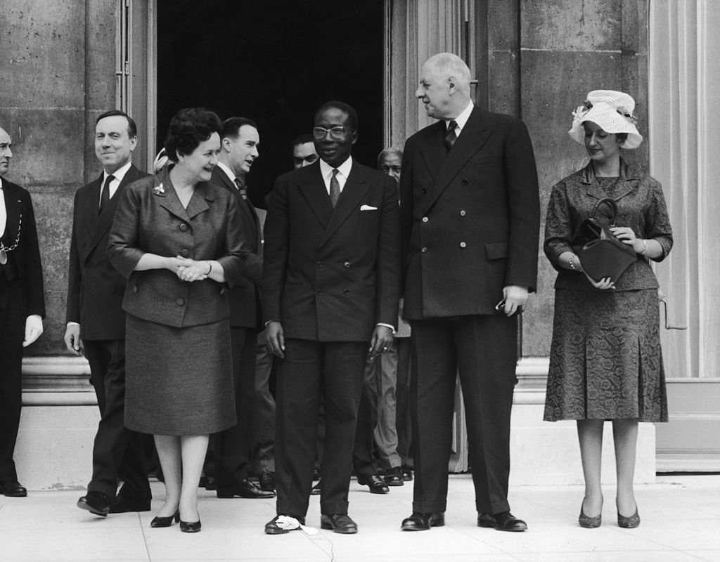 Yvonne de Gaulle, Senghor, président français et le général Charles de Gaulle. | Photo : Getty Images