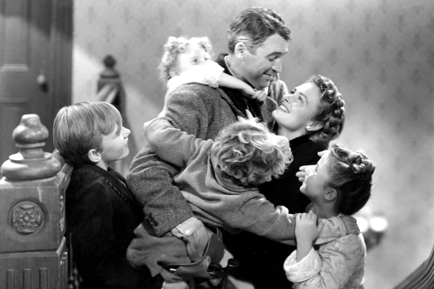 James Stewart, Donna Reed, Carol Coombs, Jimmy Hawkins, Larry Simms and Karolyn Grimes on "It's a Wonderful Life" circa 1946 | Source: Getty Images