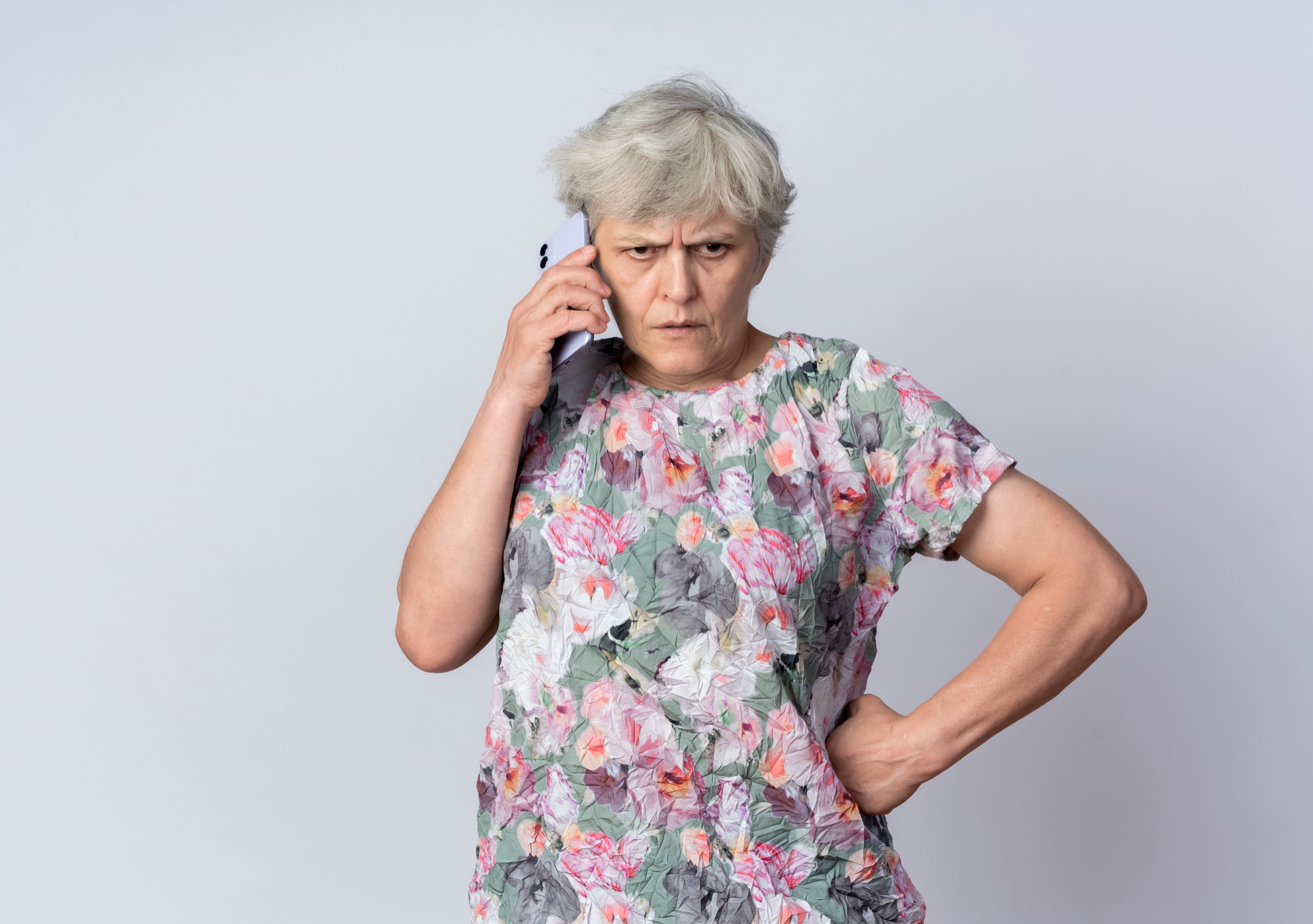 An angry older woman talking on the phone | Source: Freepik