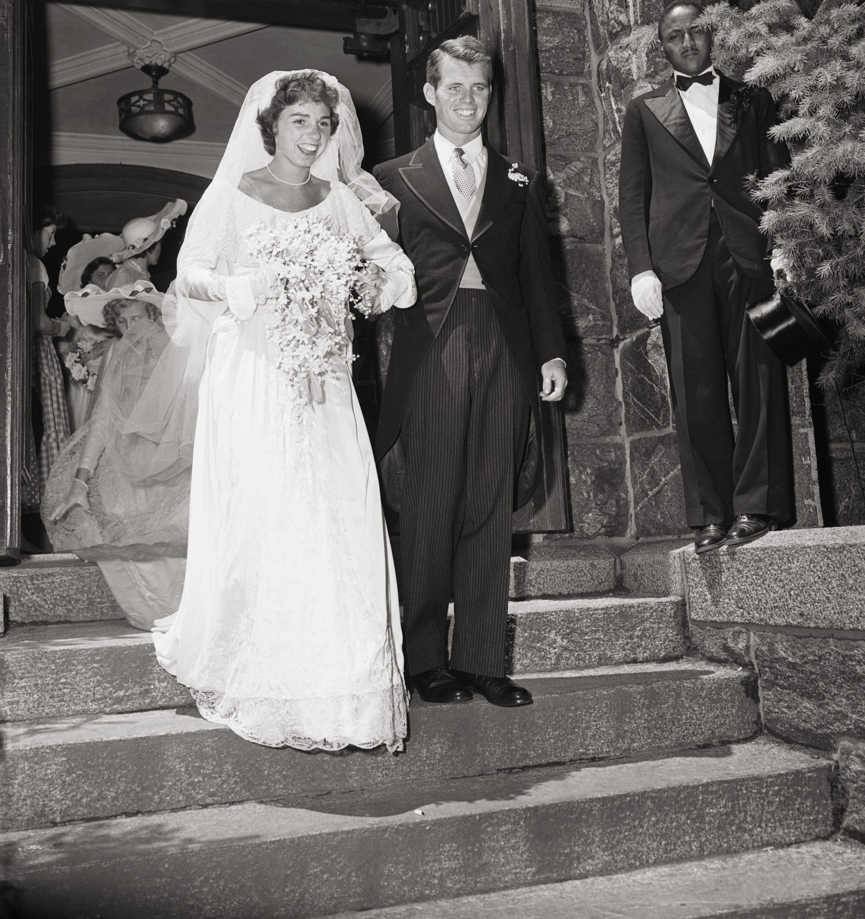 Robert and Ethel Kennedy's wedding day at the Skakel estate in Greenwich, Connecticut, on June 17, 1950 | Source: Getty Images