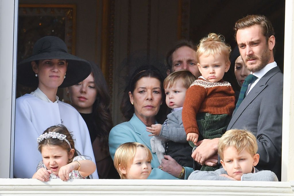Caroline de Mónaco junto a tres de sus hijos y algunos nietos, el 19 de noviembre de 2019 en Montecarlo, Mónaco. | Foto: Getty Images