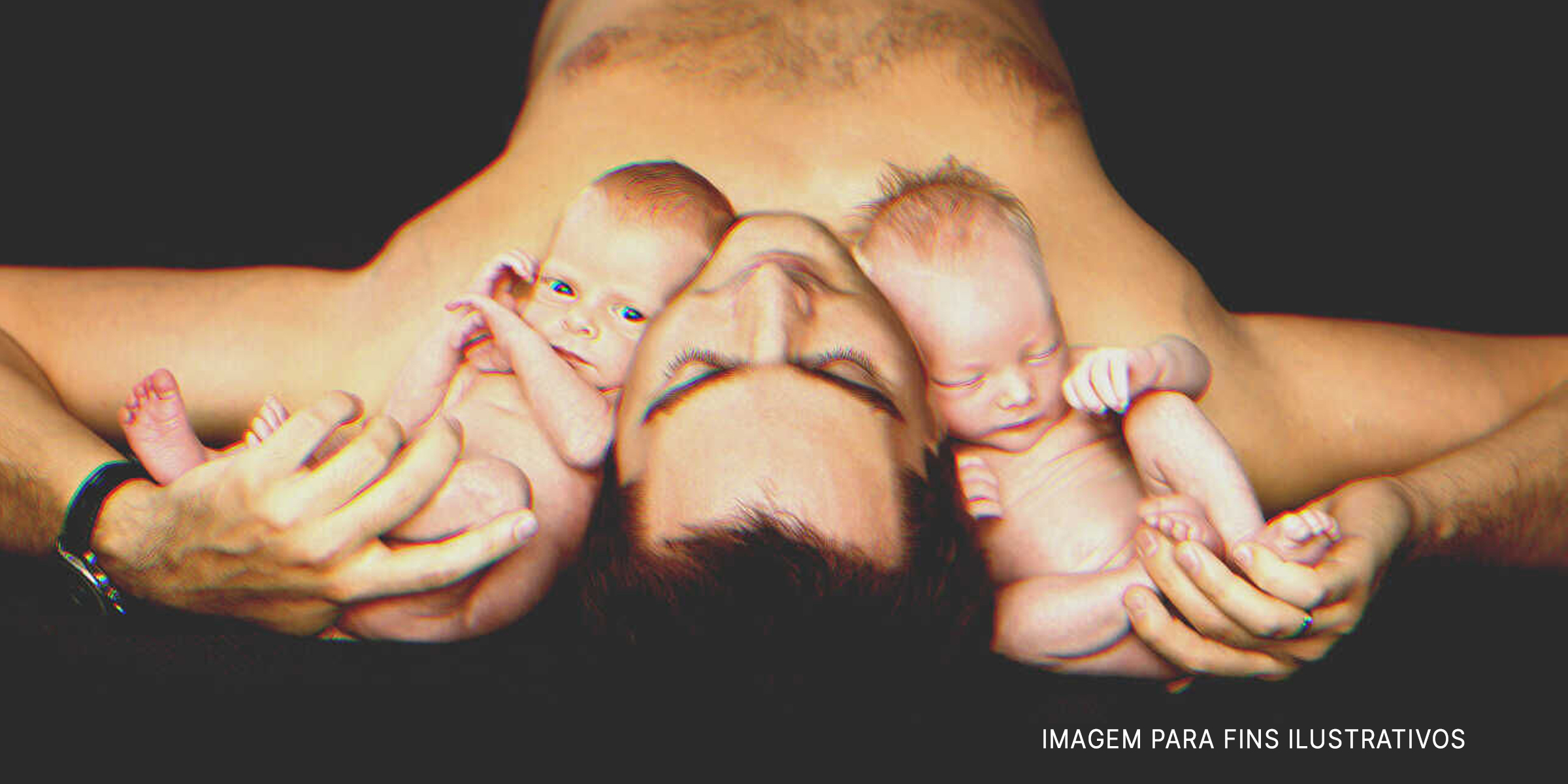 Um homem com dois bebês. | Foto: Shutterstock