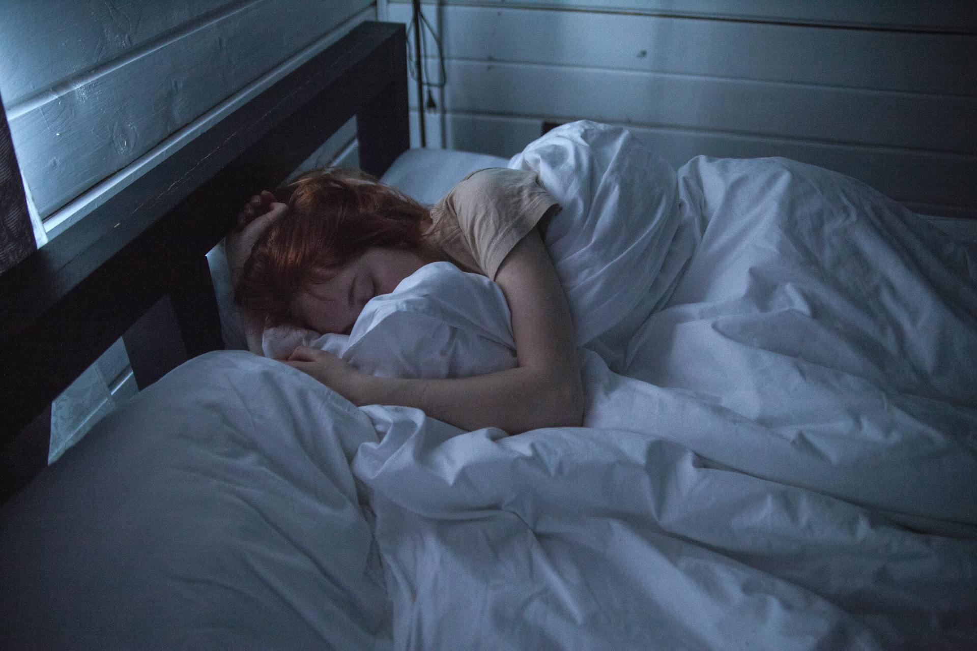 A woman wrapped in sheets in bed | Source: Pexels