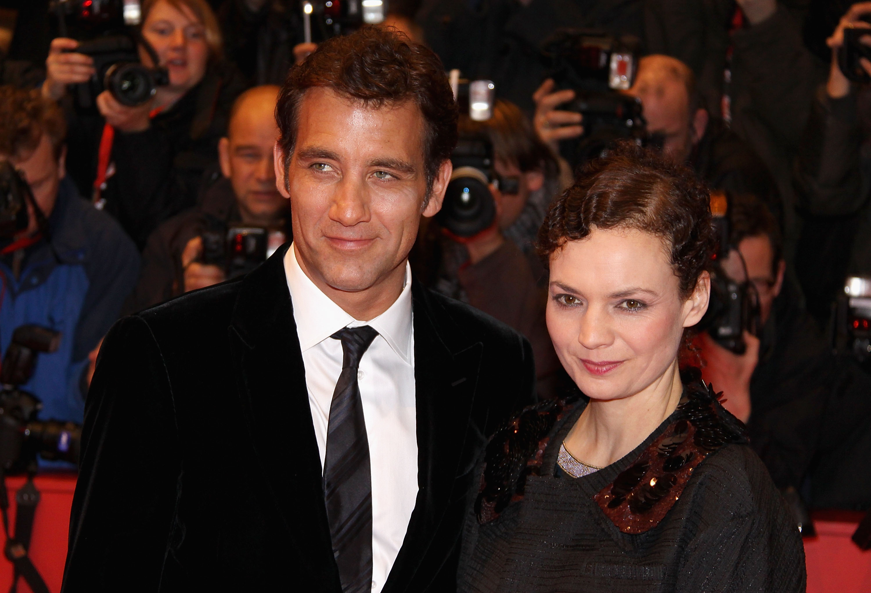 Clive Owen and Sarah-Jane Fenton attend the "The International" premiere and Opening Ceremony during the 59th Berlin International Film Festival at the Berlinale Palais on February 5, 2009, in Berlin, Germany | Source: Getty Images