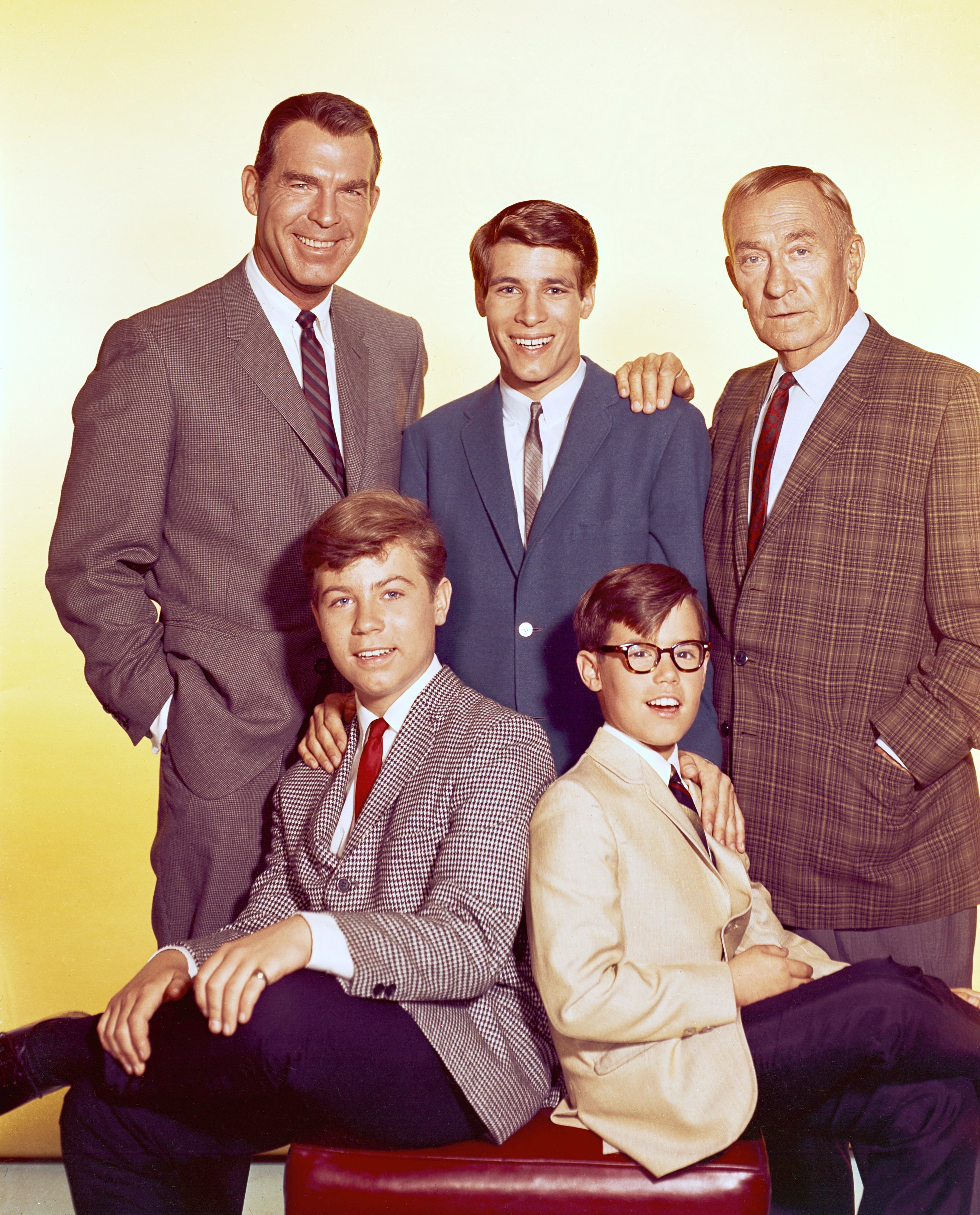 Fred MacMurray as Steve Douglas, Don Grady as Robbie Douglas, William Demarest as Uncle Charley O'Casey, Barry Livingston as Ernie Thompson Douglas and Stanley Livingston as Chip Douglas circa August 1965 | Source: Getty Images 