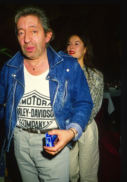Serge Gainsbourg et Bambou au Palace Club dans les années 1990, à Paris, France. |Photo : Getty images