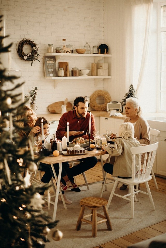 Family having dinner together on Christmas | Source: Pexels