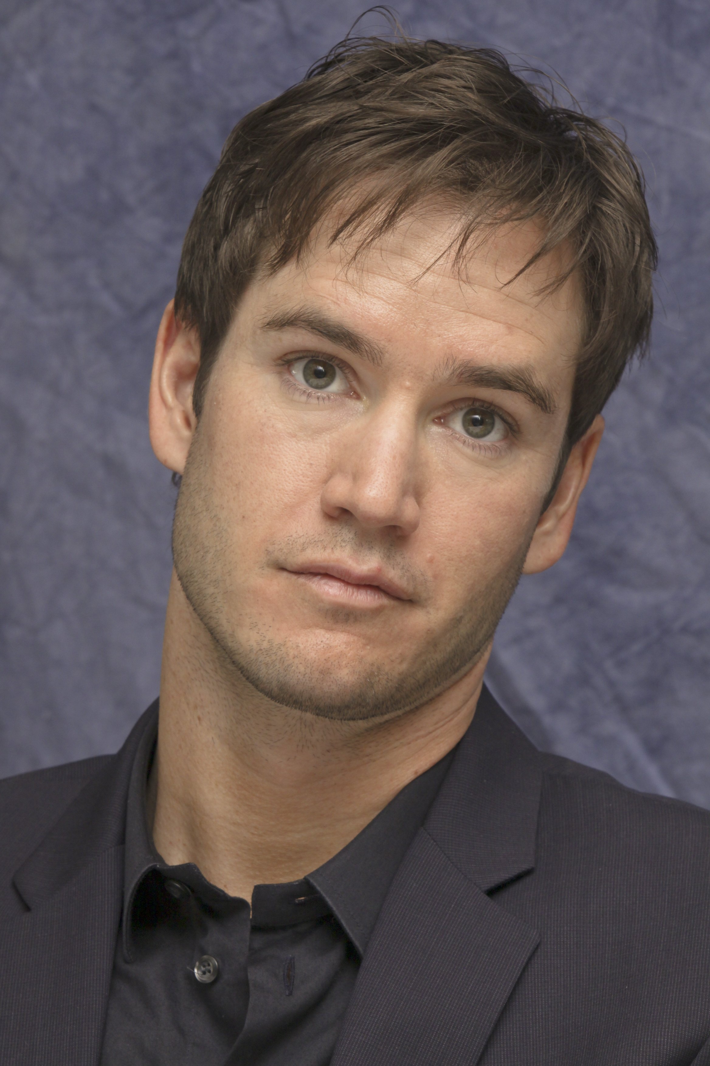 The actor poses at the Four Seasons Hotel in Beverly Hills, California on April 21, 2009 | Source: Getty Images