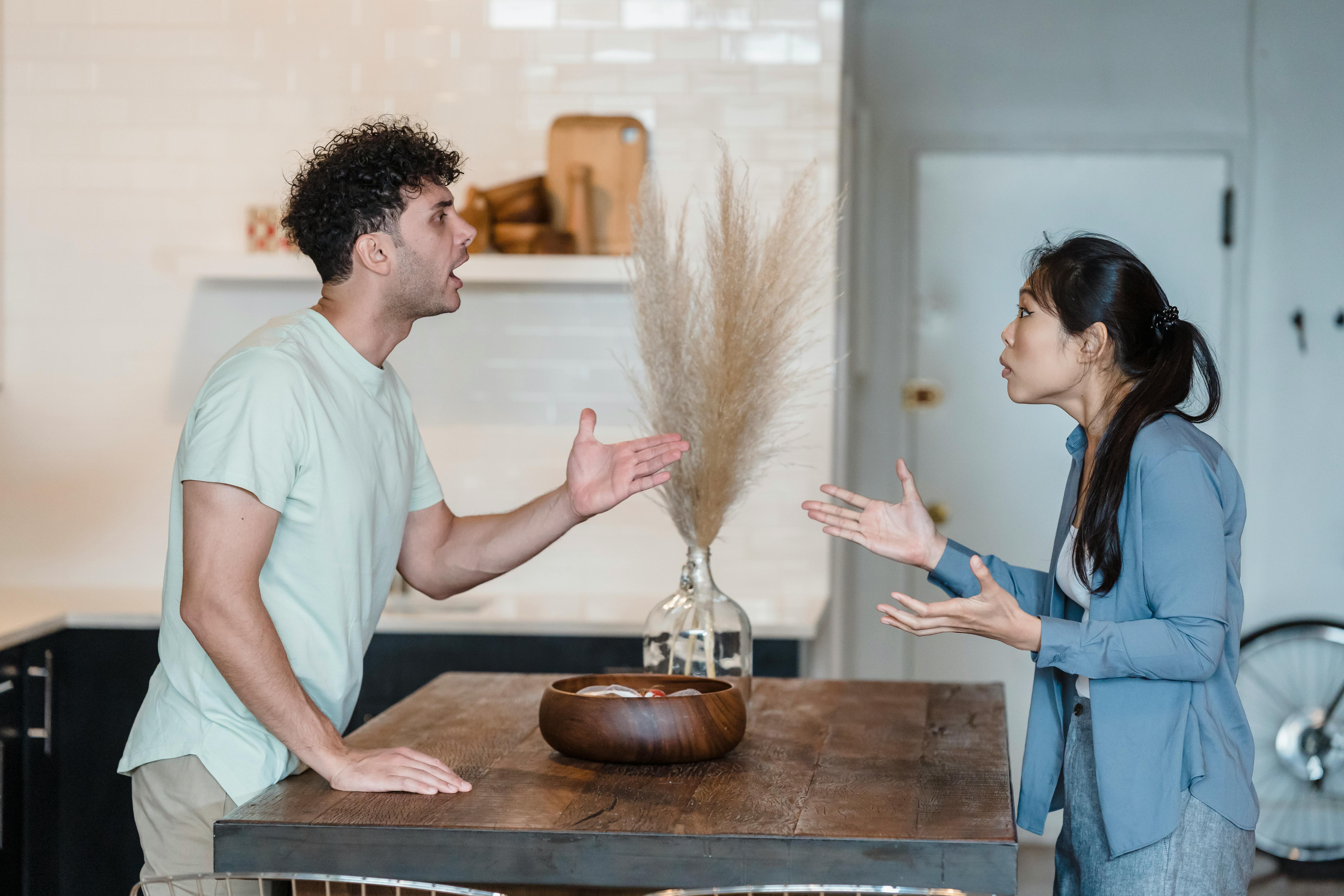 A man and a woman fighting | Source: Pexels