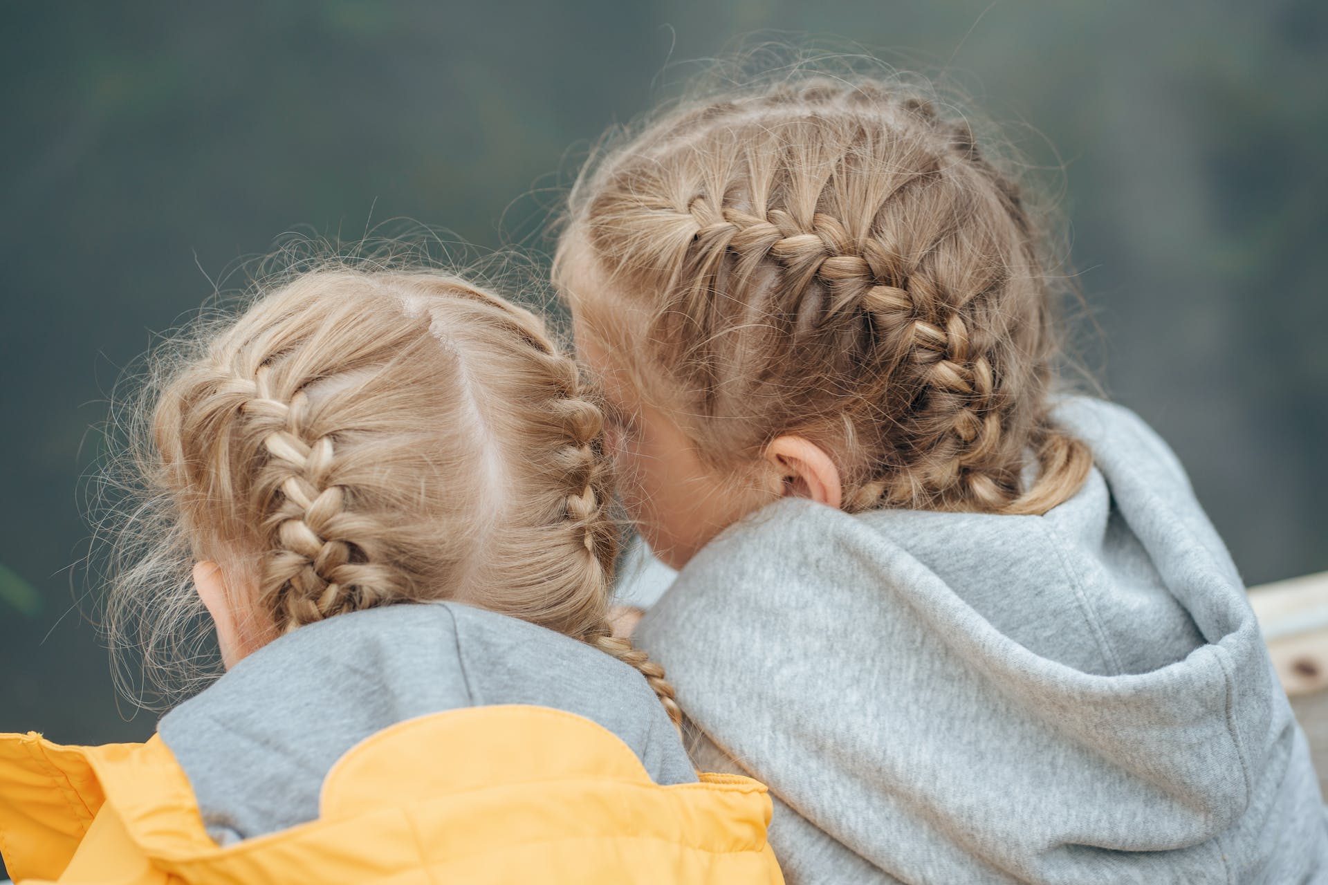 Two little girls | Source: Pexels