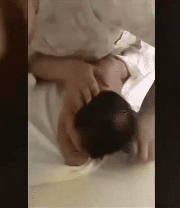 The baby surprised his mom and nurse by suddendly blurting out "mama." | Photo: Twitter/China Daily