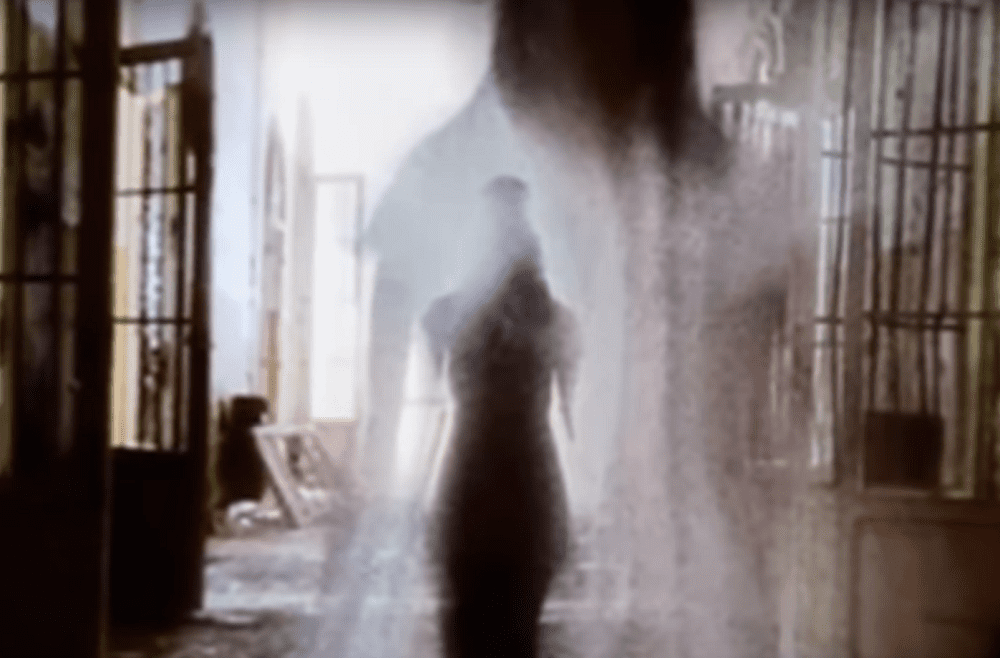 Imagen representando el fantasma de una mujer. | Imagen: YouTube/Etzen Espanto Imagen representando el fantasma de una mujer. | Imagen: YouTube/Etzen Espanto