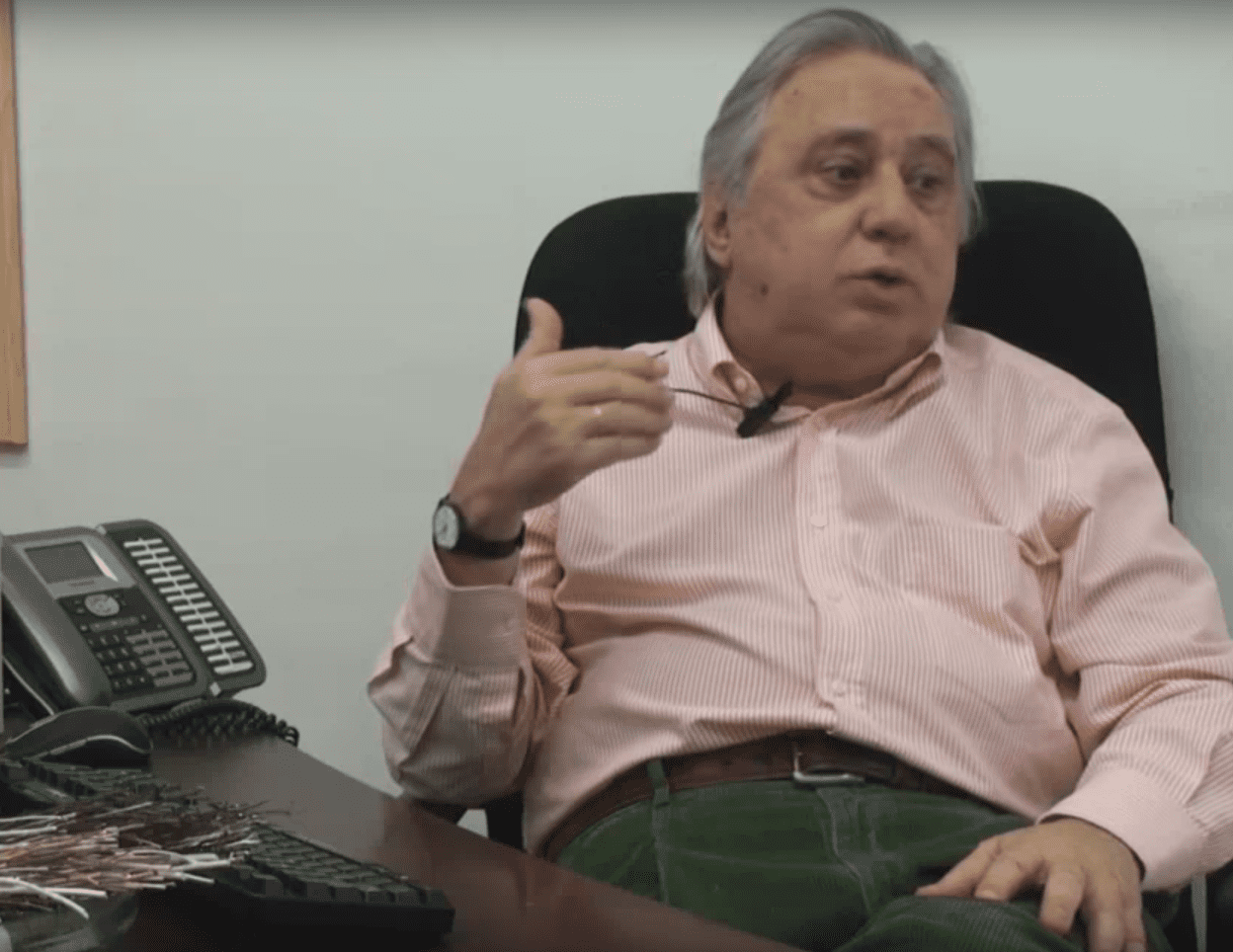 José Sámano hablando sobre la obra "Cinco horas con Mario". | Imagen: YouTube/5horasconmario José Sámano hablando sobre la obra "Cinco horas con Mario". | Imagen: YouTube/5horasconmario