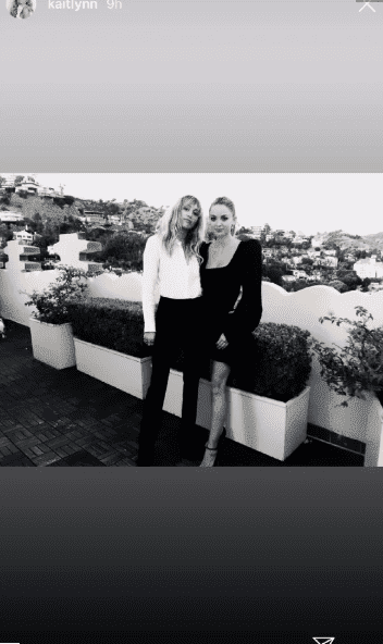 Miley Cyrus and Kaitlynn Carter pose for a photo. | Source: Instagram/kaitlynn