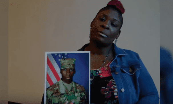 April Pipkins, EJ's mother, holds a photo of her late son as she demands justice. | Photo: YouTube/NBC News