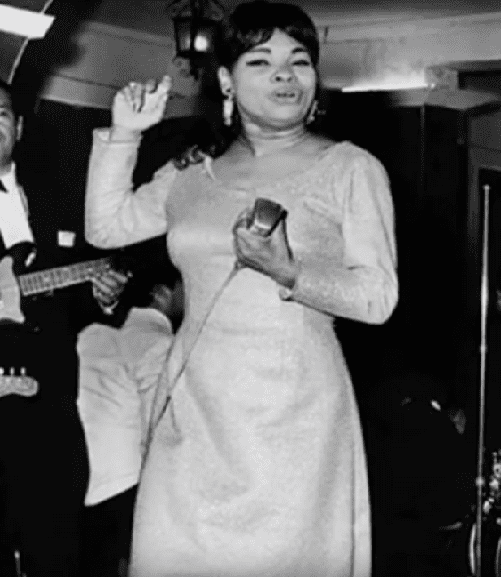 Lucha Reyes, mejor conocida como “La morena de oro”. Cantante de música criolla peruana. | Imagen: YouTube/morrisjrs1965