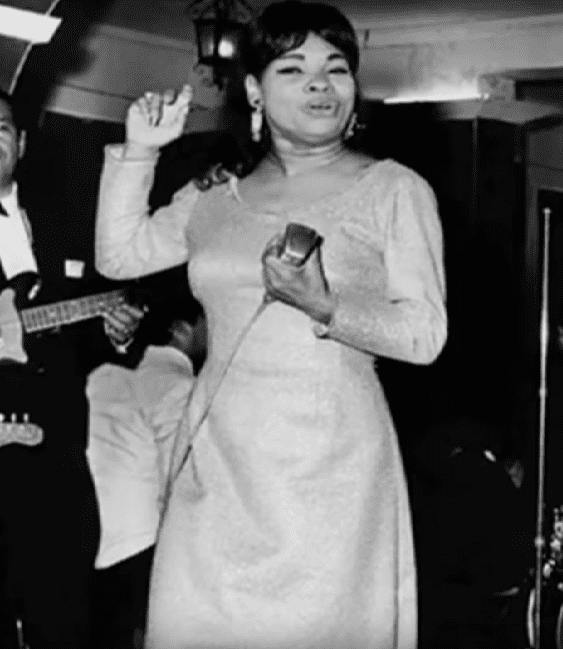 Lucha Reyes, mejor conocida como “La morena de oro”. Cantante de música criolla peruana. | Imagen: YouTube/morrisjrs1965 Lucha Reyes, mejor conocida como “La morena de oro”. Cantante de música criolla peruana. | Imagen: YouTube/morrisjrs1965