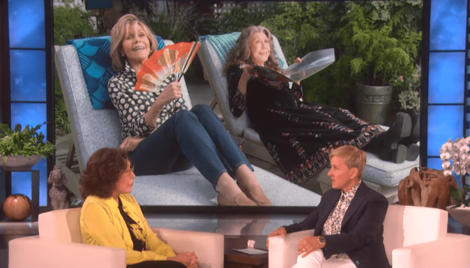 Lily Tomlin chatting with Ellen Degeneres | Photo: "The Ellen DeGeneres Show"