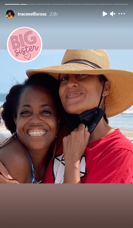 Tracee Ellis Ross and her sister Diana Ross hugging each other at a beach. | Photo: Instagram/traceeellisross