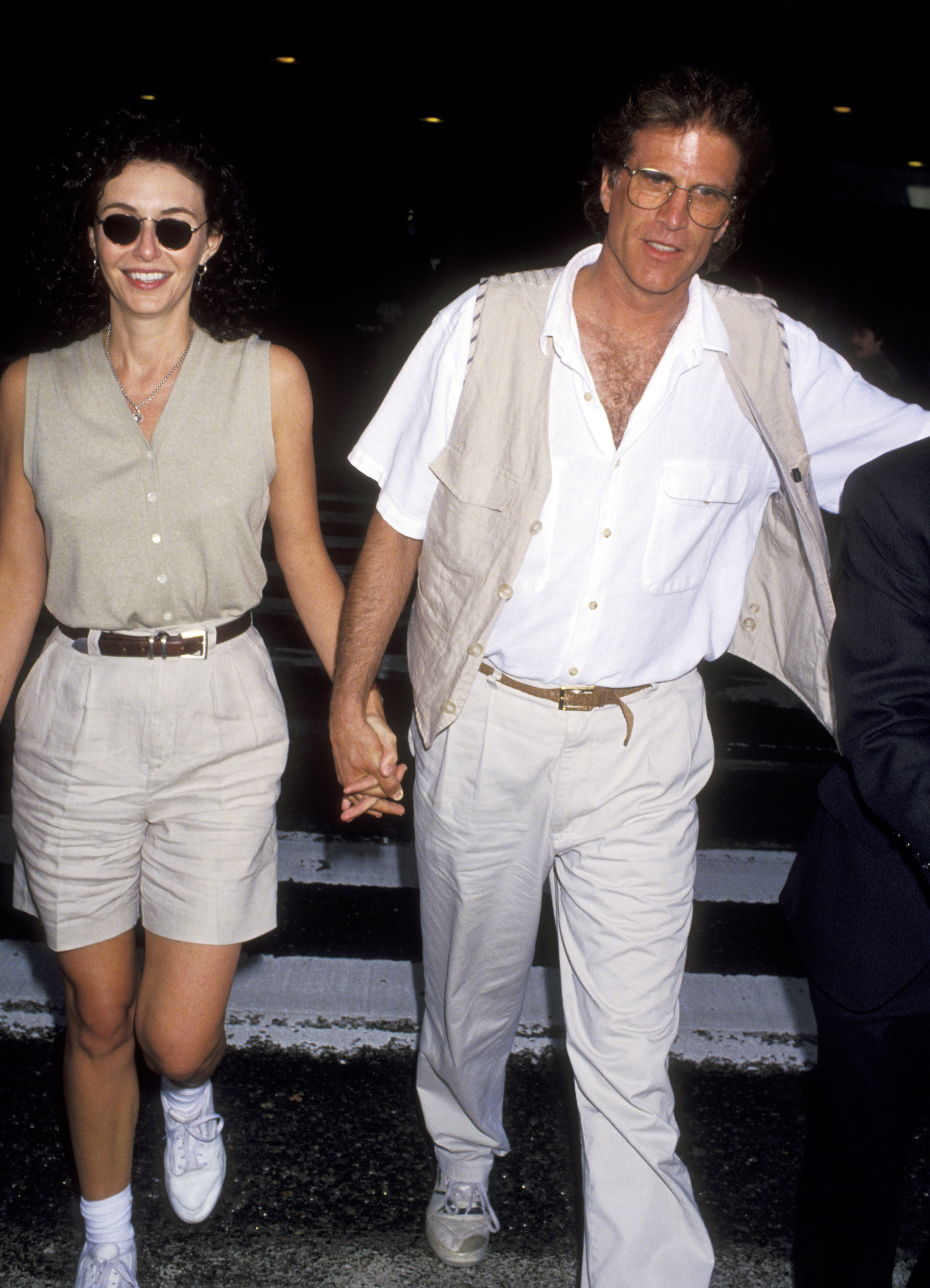 Mary Steenburgen and Ted Danson at Los Angeles International Airport on April 10, 1994, in California. | Source: Getty Images