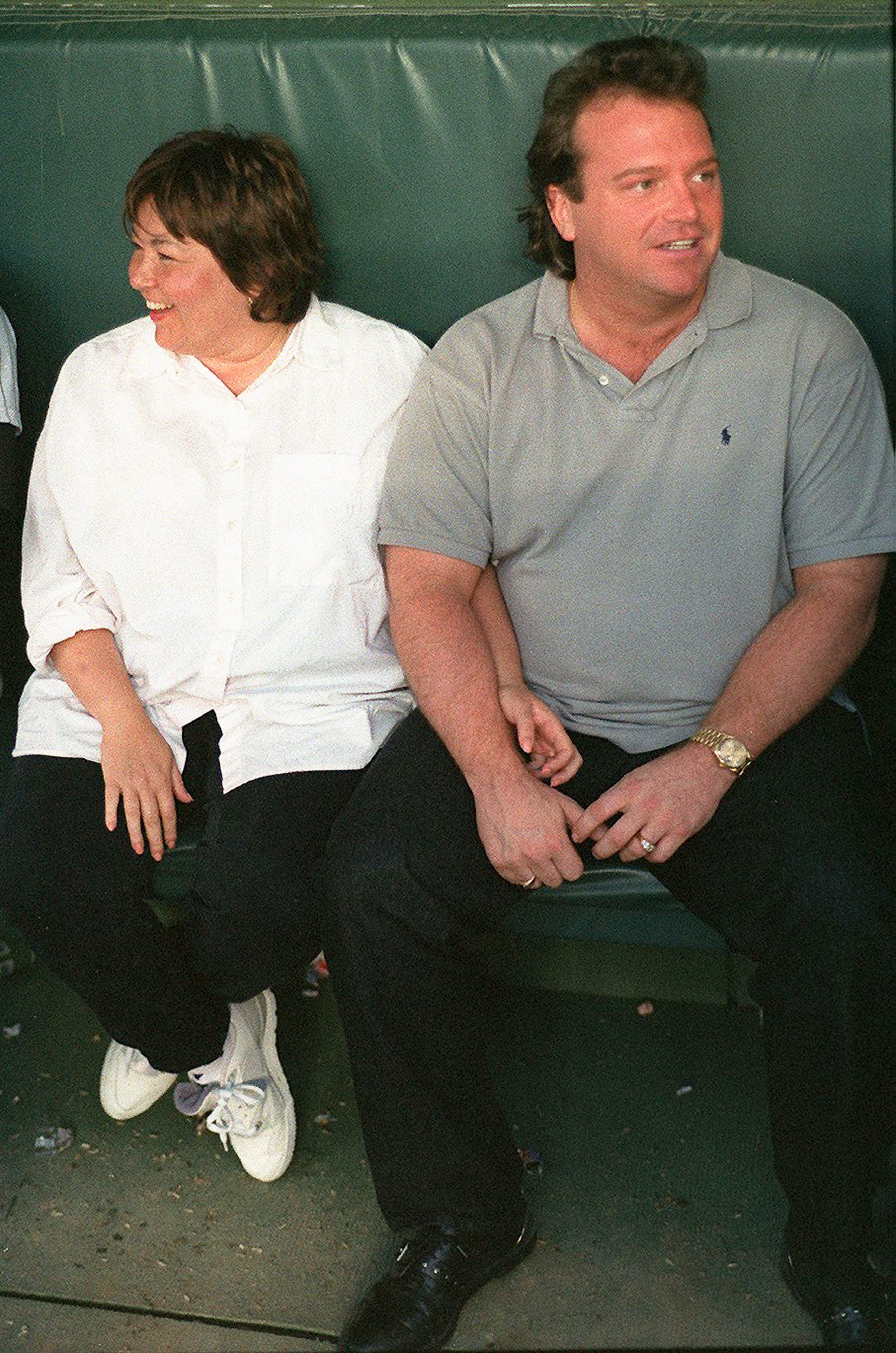 Tom Arnold and Roseanne Barr at the Jack Murphy Stadium in San Diego California in 1990 | Source: Getty Images