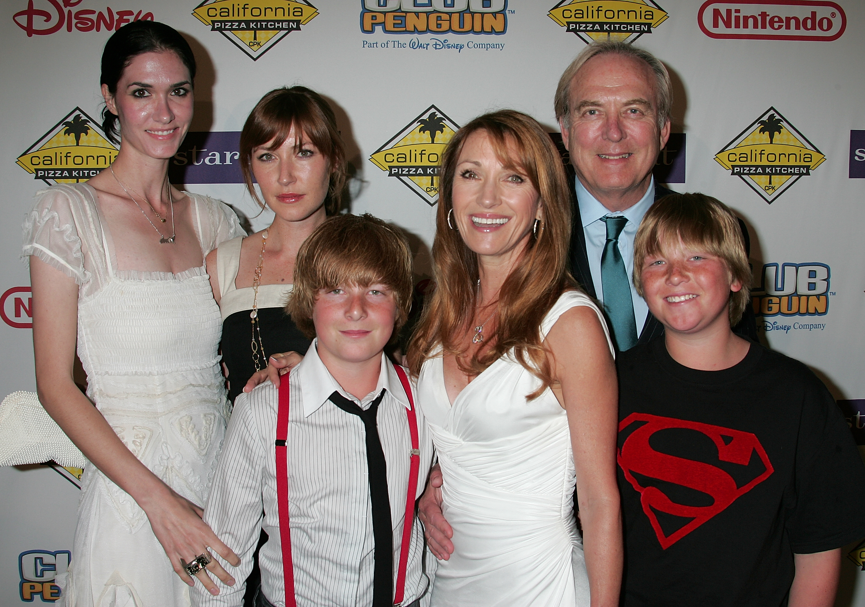 James Keach with Jane Seymour and family at the Starlight Starbright Children's Foundation's A Stellar Night at The Beverly Hilton on March 28, 2008 in Beverly Hills, California. | Source: Getty Images