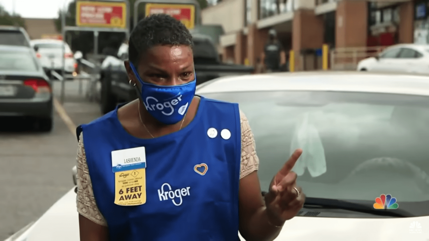 LaShenda Williams at work | Photo : Youtube.com/NBCNews