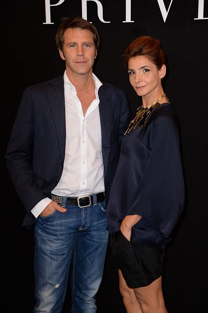 Le Prince Emmanuel Philibert de Savoie et son épouse Clotilde Courau, Princesse de Savoie assistent au défilé Giorgio Armani Prive dans le cadre de la Fashion Week de Paris Haute-Couture Automne / Hiver 2013-2014. | Photo : Getty Images Le Prince Emmanuel Philibert de Savoie et son épouse Clotilde Courau, Princesse de Savoie assistent au défilé Giorgio Armani Prive dans le cadre de la Fashion Week de Paris Haute-Couture Automne / Hiver 2013-2014. | Photo : Getty Images