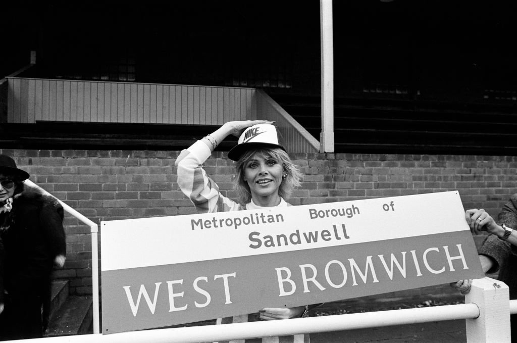 Britt Ekland trains with Wolverhampton Wanderers F.C, 22nd November 1979. | Photo: Getty Images