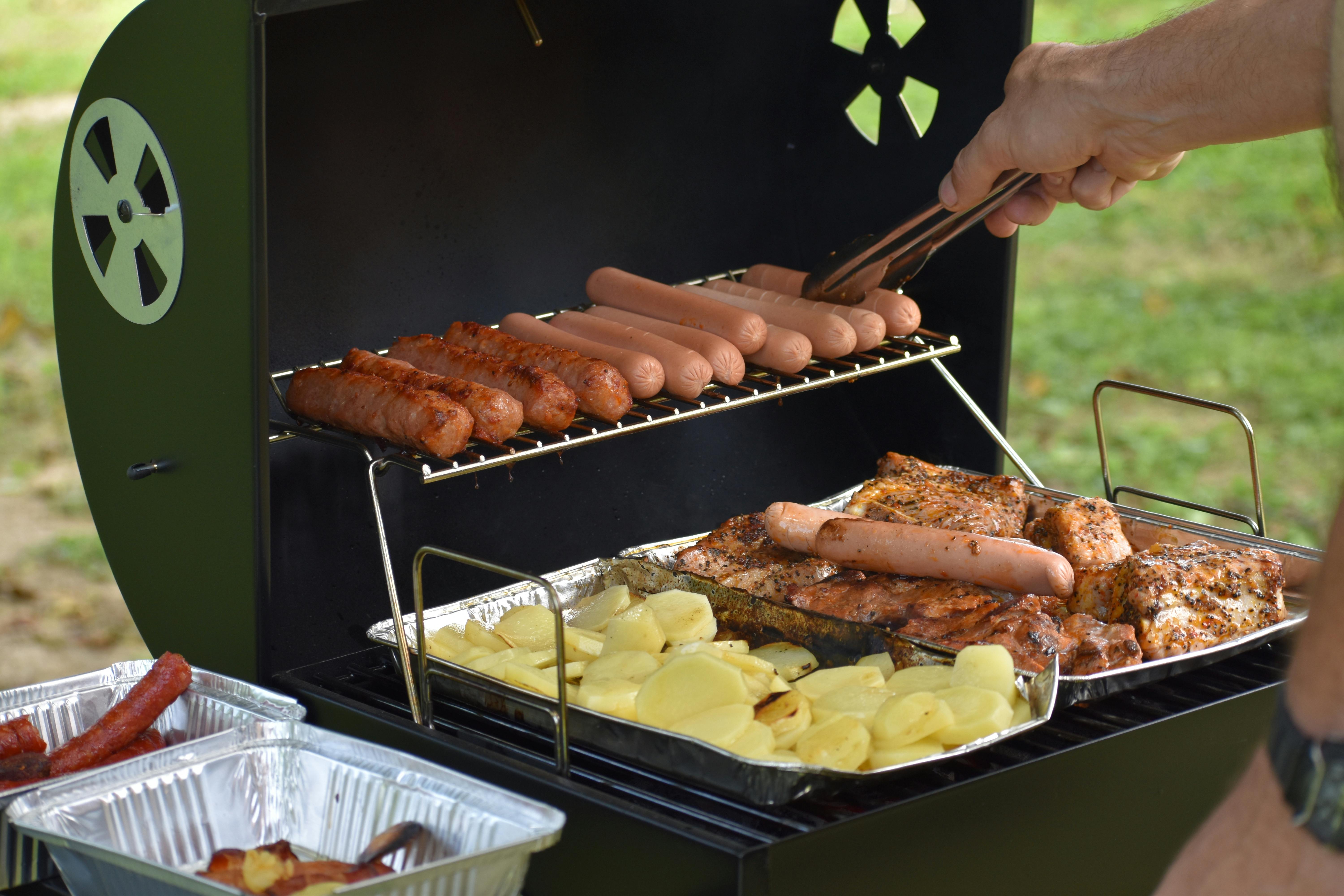 Hotdogs on a grill | Source: Pexels