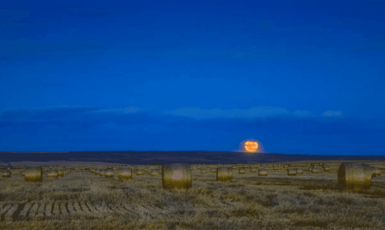 Harvest Moon above hay bales on a farm on September 24, 2018, in Alberta, Canada | Source: Getty Images