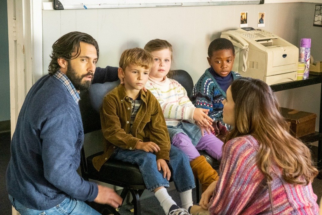 Actor Milo Ventimiglia on set of "Four Fathers" as Jack, Kaz Womack as Kevin, Isabella Rose Landau as Kate, CaRon Jaden Coleman as Randall, Mandy Moore as Rebecca. | Source: Getty Images