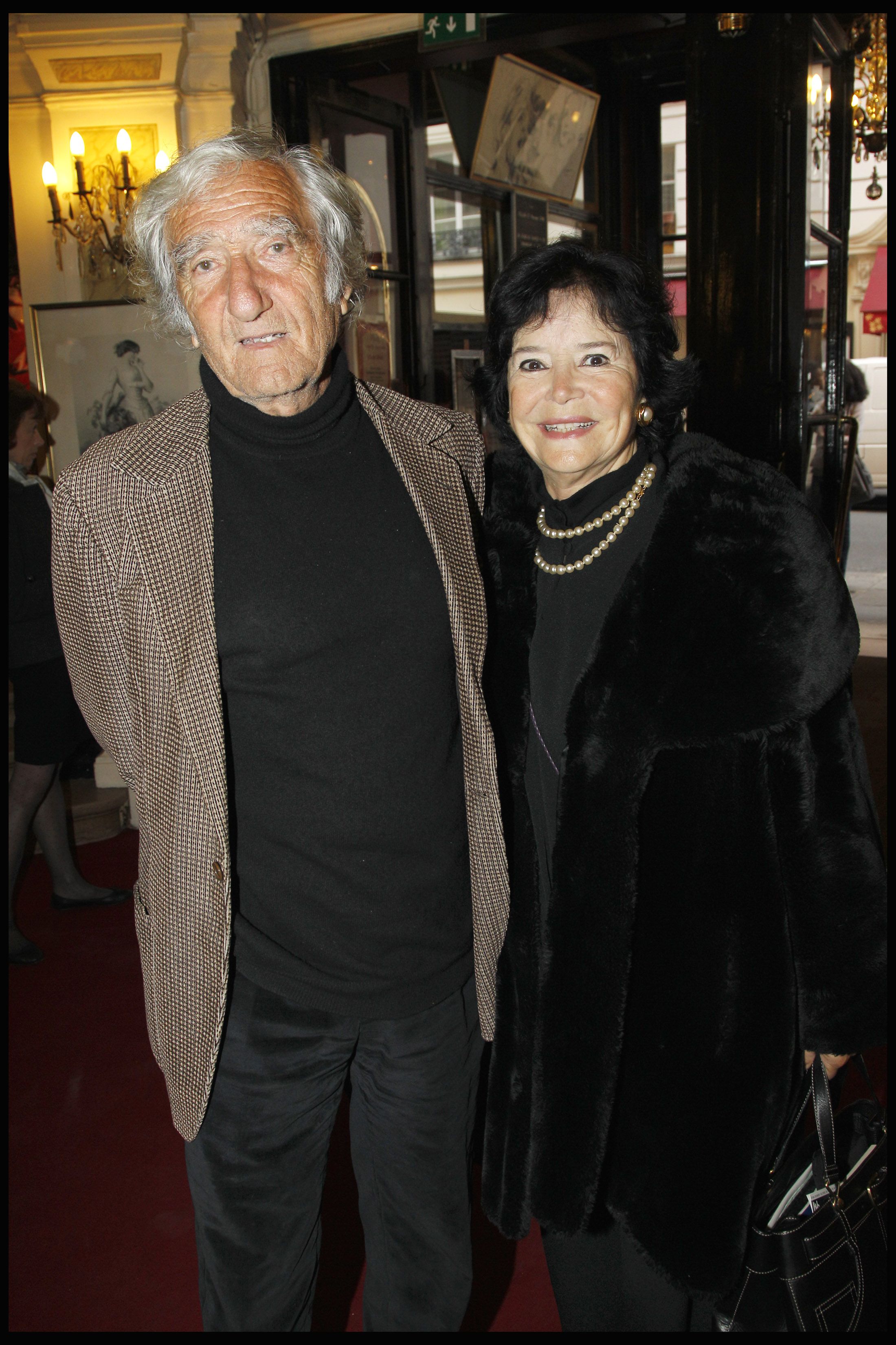 Marie Jose Nat et son mari à l'Hommage à Jean-Claude Brialy au Théâtre des Bouffes Parisiens. | Photo : Getty Images