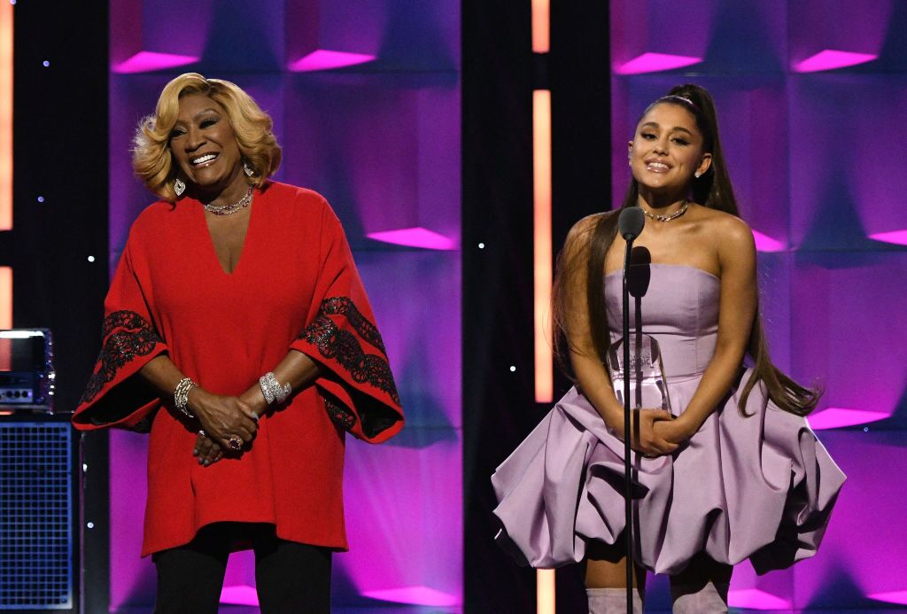 Patti LaBelle standing alongside Ariana Grande | Source: Getty Images/GlobalImagesUkraine
