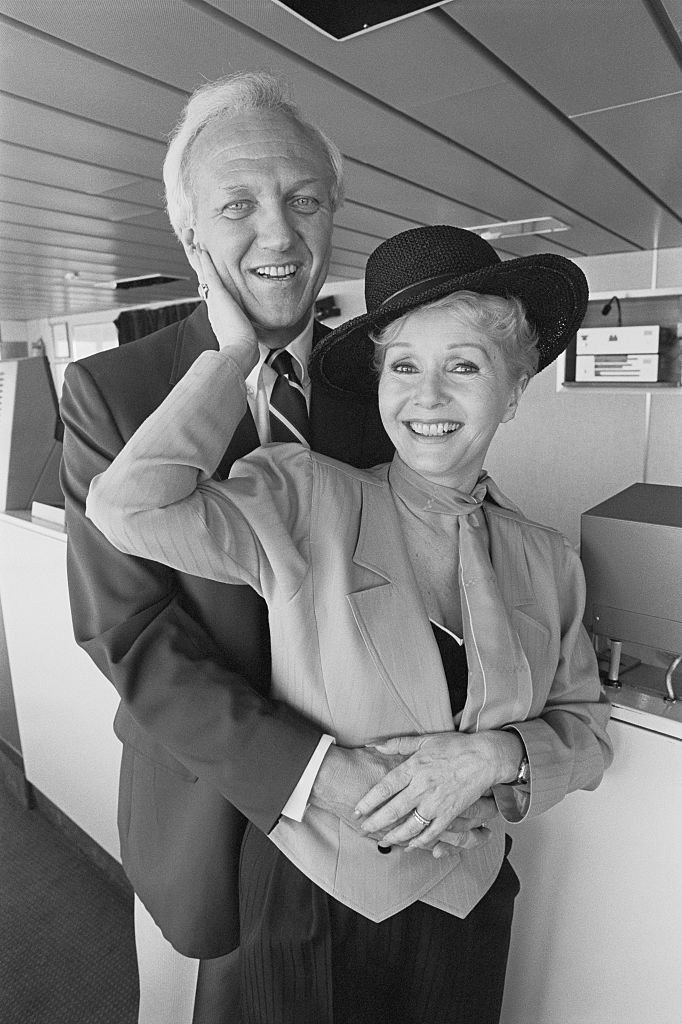 Actress Debbie Reynolds and Richard Hamlett pose for a pre-honeymoon photo on the bridge of the S.S. Norway Carribean cruise ship on May 26, 1984. | Photo: Getty Images