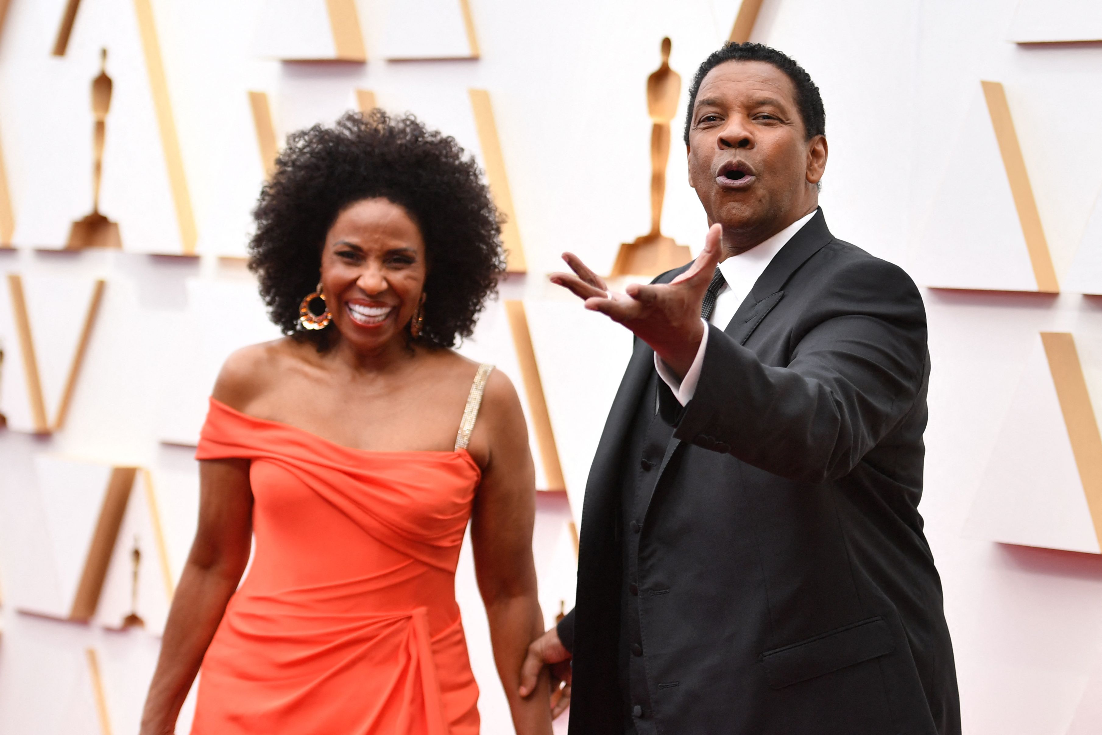 El actor Denzel Washington y su esposa Pauletta Washington asisten a la 94 edición de los Oscar en el Dolby Theatre de Hollywood, California, el 27 de marzo de 2022. | Foto: Getty Images