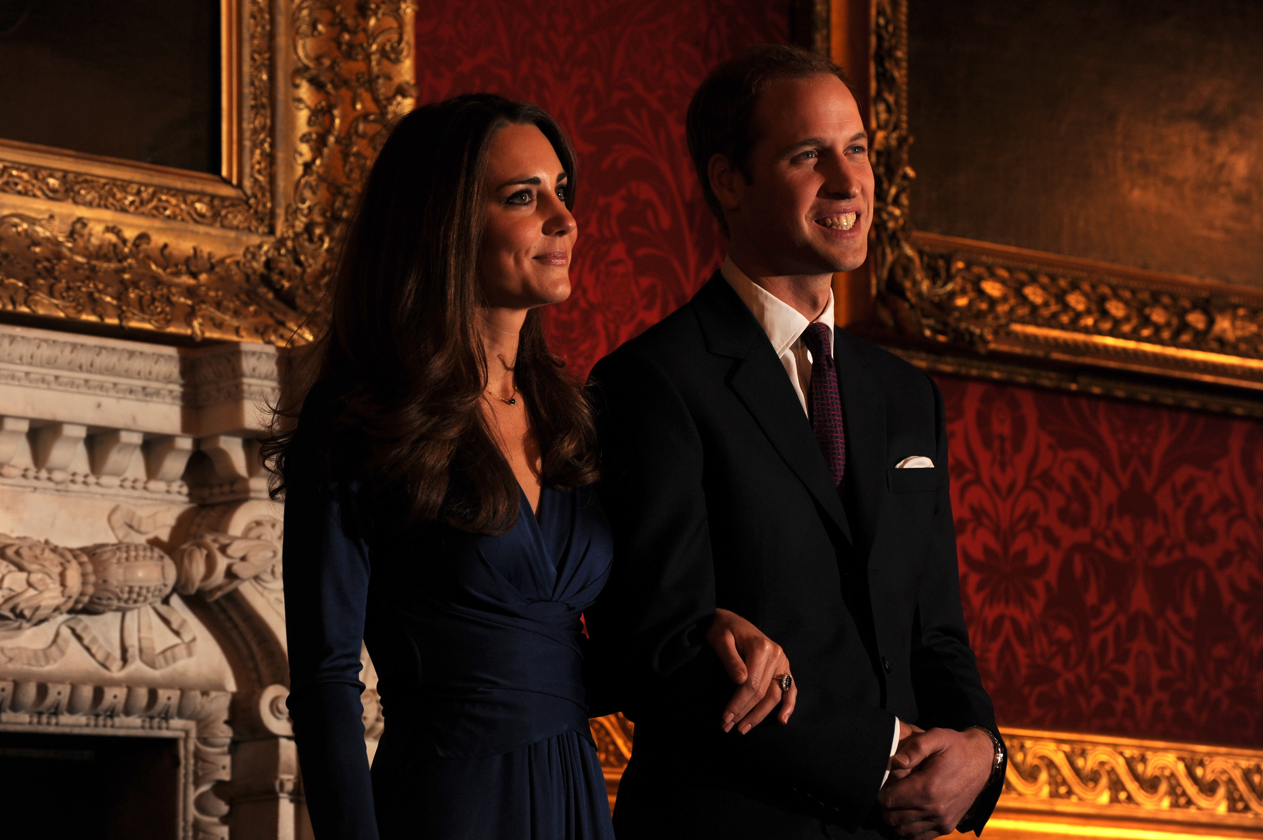 Prince William and Kate Middleton mark their engagement, in the State Rooms of St James' Palace, central London on November 16, 2010 | Source: Getty Images
