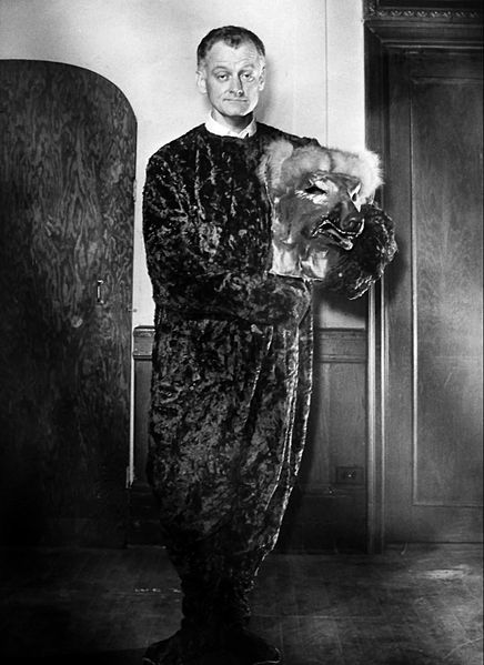 Photo of Art Carney in a dog costume for "The Man in the Dog Suit." | Source: Wikimedia Commons